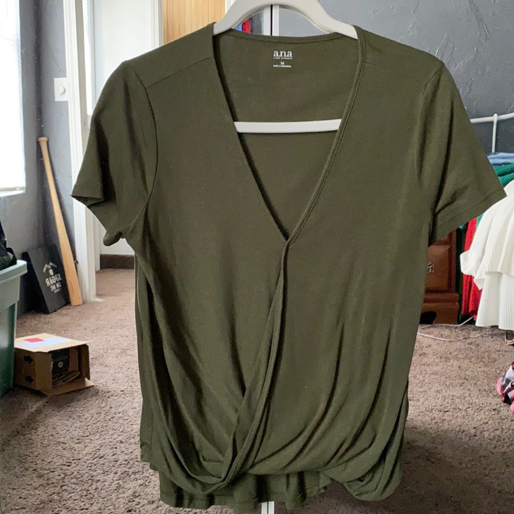 Green short sleeve nice top